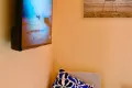 TV und moderne Ausstattung im Schlafzimmer der privaten Ferienwohnung L’Aubergine Bellevue für entspannte Abende