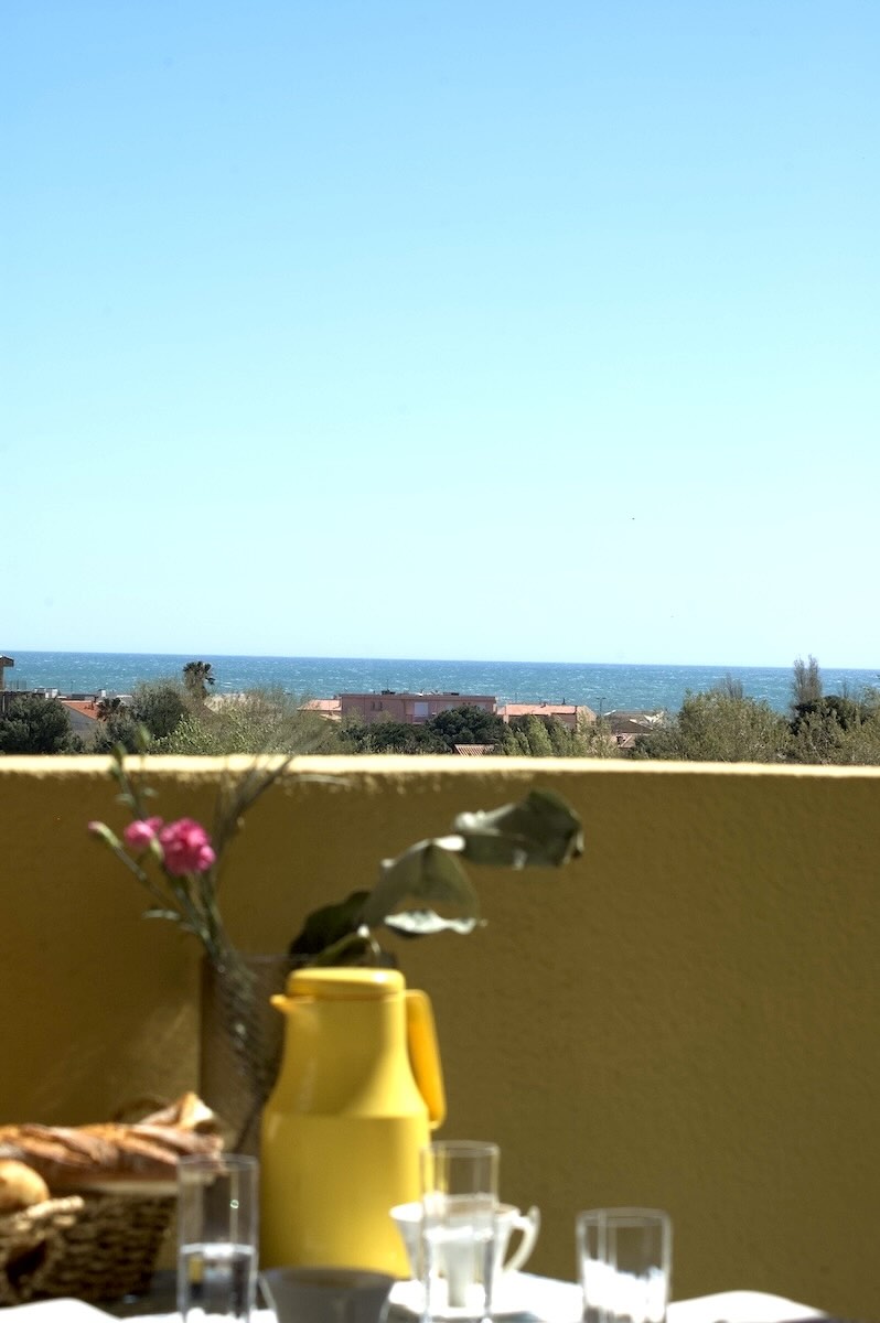 Frühstück auf dem Balkon mit Meerblick – private Ferienwohnung L’Aubergine Bellevue, Verfügbarkeit & Buchungsanfrage