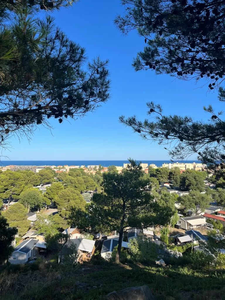 private-ferienwohnung-mit-meerblick-blick-clape-mittelmeer-laubergine-bellevue-narbonne-plage.webp