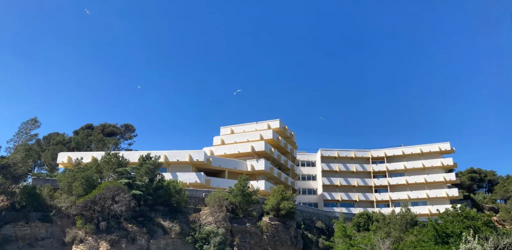 Residenz Bellevue in Narbonne-Plage – ruhige Lage oberhalb des Zentrums am Chemin de la Falaise - Blick auf den Ort und das Meer